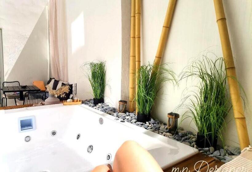 سوئیت با وان آب گرم, Atlantis Boutique City
