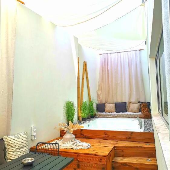 سوئیت با وان آب گرم, Atlantis Boutique City