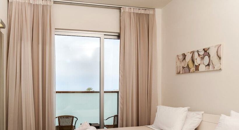 Quarto Triplo Standart, Atlantis City