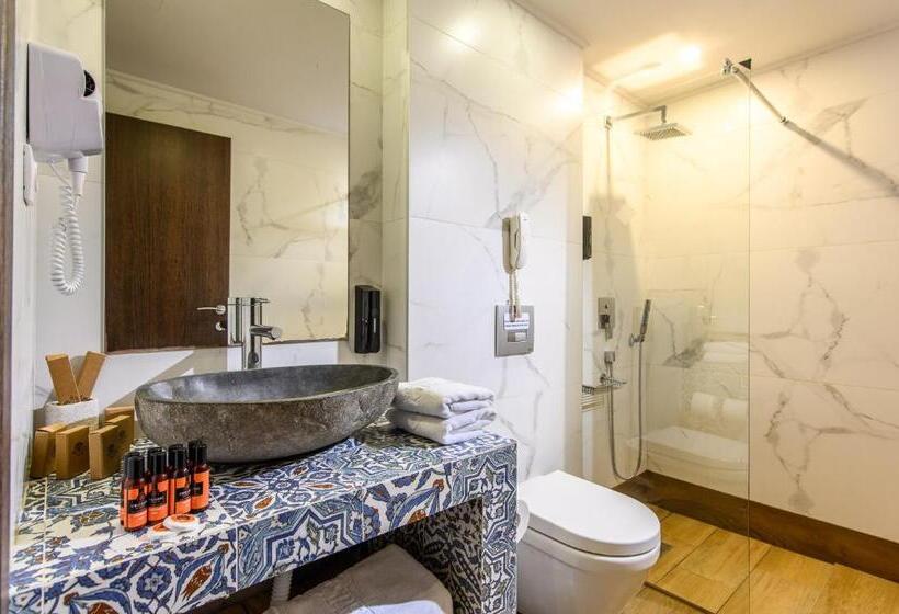 سوئیت با چشم‌انداز دریا و هیدروماساژ, Esperides Resort Crete The Authentic Experience