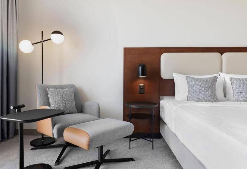 带大床的标准间, Courtyard By Marriott Basel