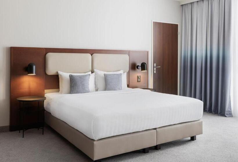 带大床的高级房间, Courtyard By Marriott Basel
