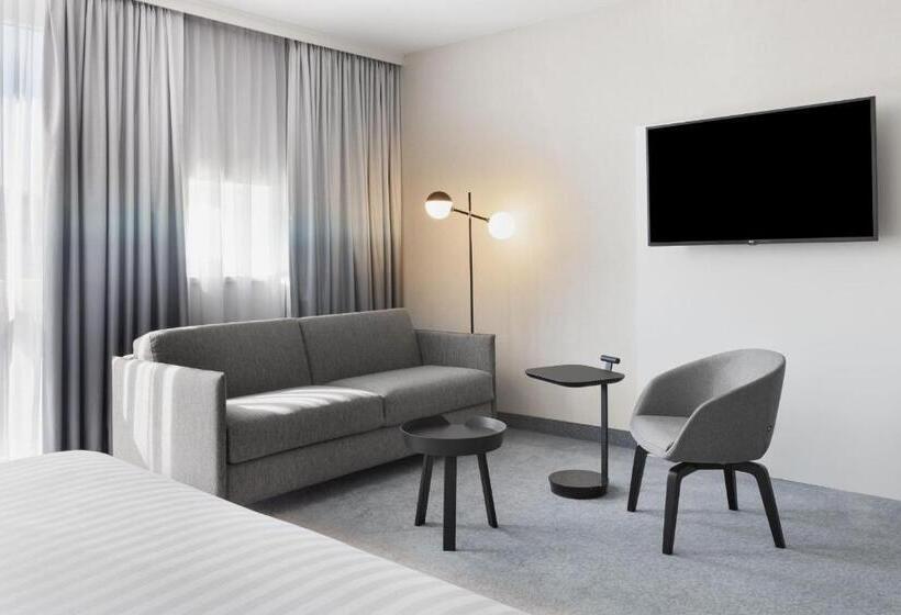 带大床的高级房间, Courtyard By Marriott Basel
