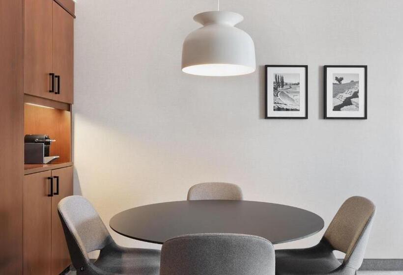 小型套房, Courtyard By Marriott Basel