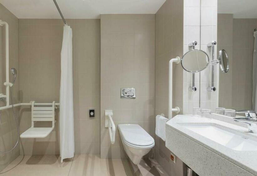 带大床的标准间, Courtyard By Marriott Basel