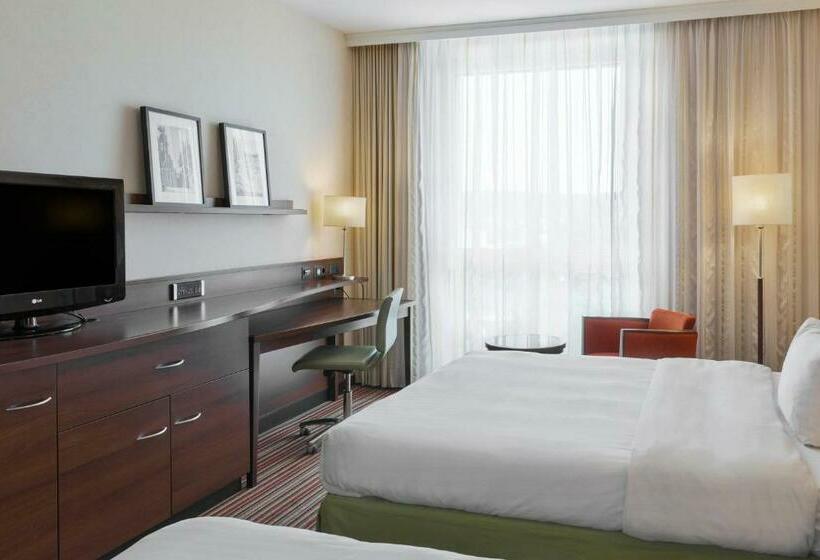 带大床的标准间, Courtyard By Marriott Basel