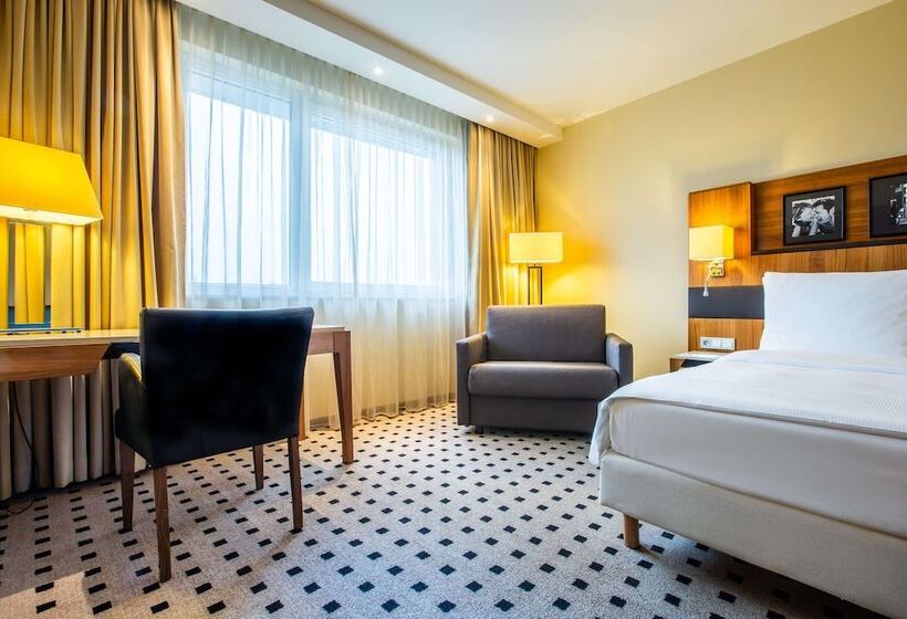 اتاق سوپریور با چشم‌انداز, Radisson Blu Hotel, Hamburg Airport