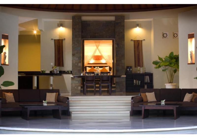 ویلای 3 خوابه, The Kunja Villas