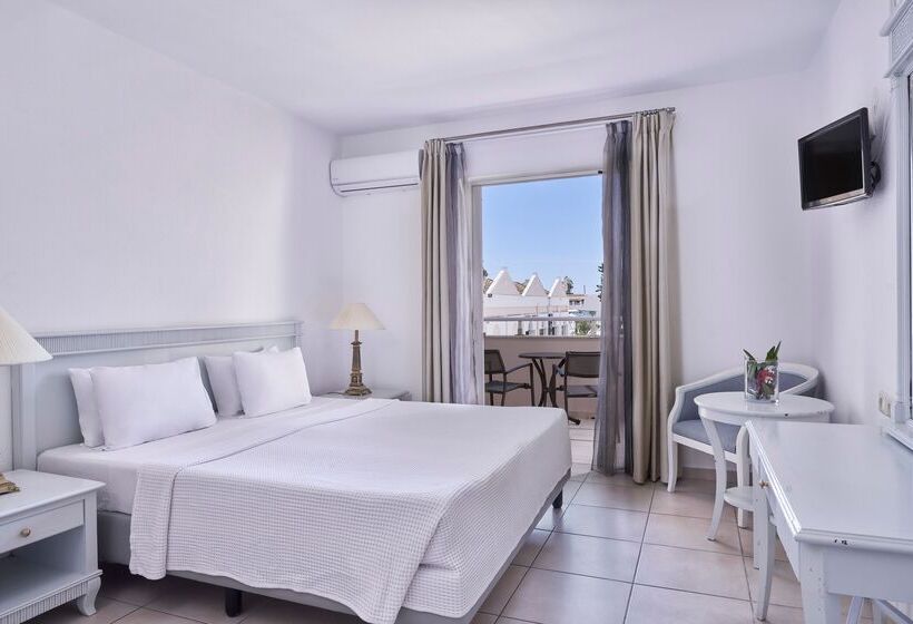 اتاق خانوادگی با چشم‌انداز باغ, Sandy Beach Resort