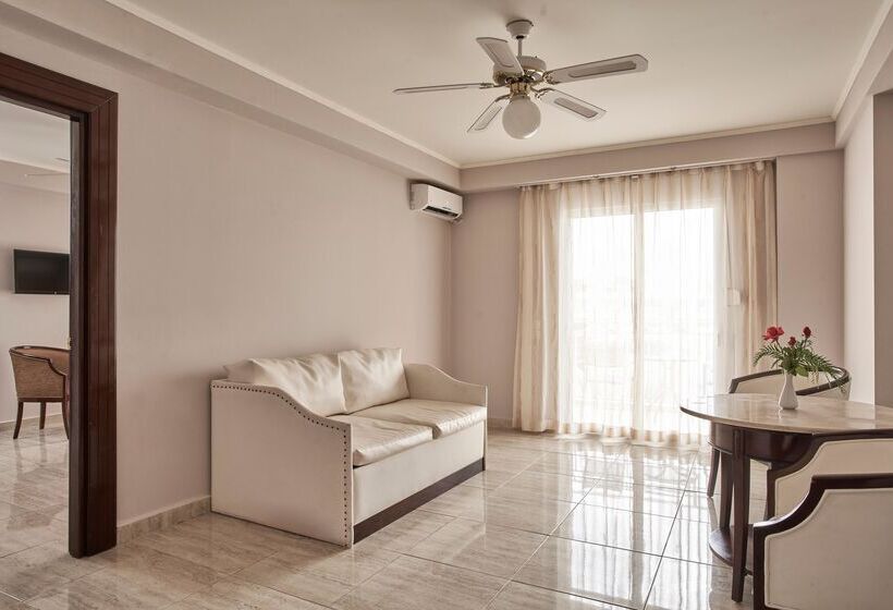 سوئیت جونیور با چشم‌انداز باغ, Sandy Beach Resort