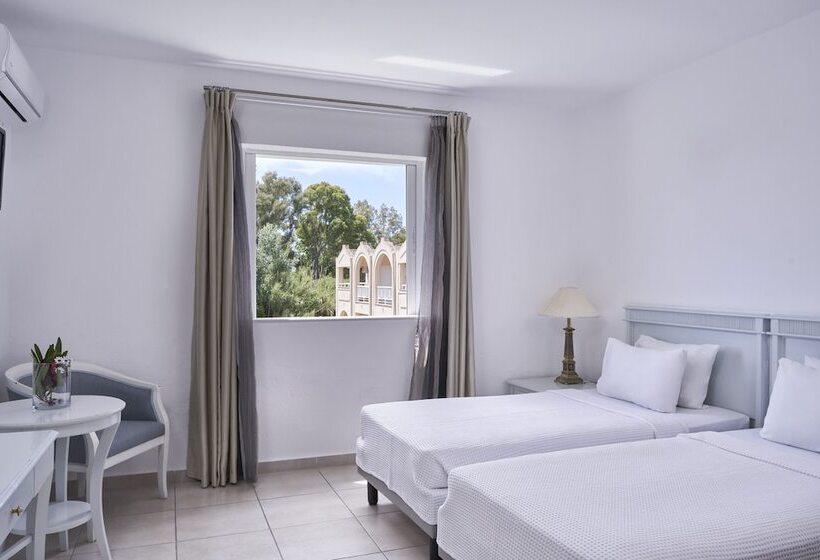 اتاق خانوادگی با چشم‌انداز باغ, Sandy Beach Resort