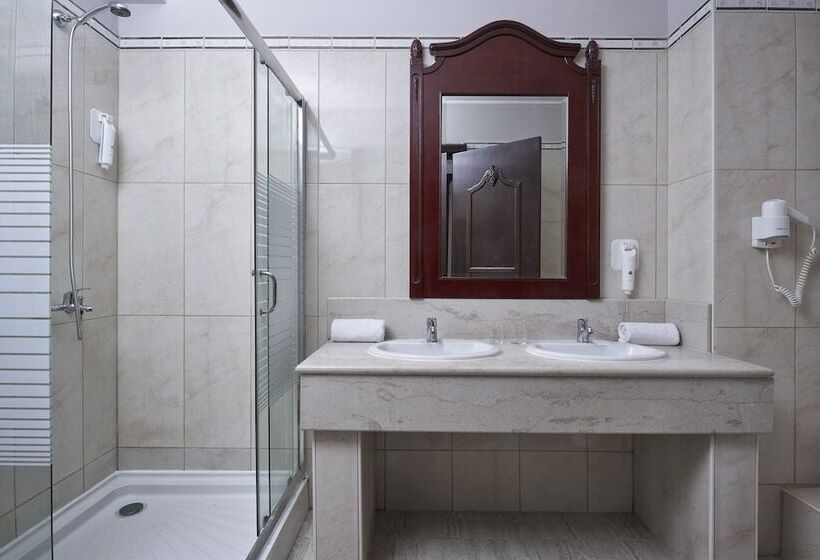 سوئیت جونیور با چشم‌انداز باغ, Sandy Beach Resort