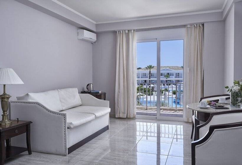 سوئیت جونیور با چشم‌انداز باغ, Sandy Beach Resort