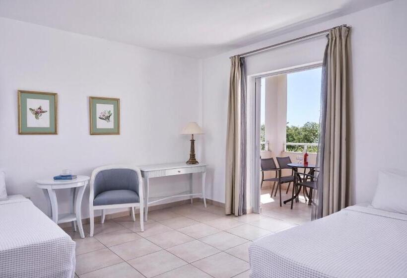 اتاق خانوادگی با چشم‌انداز باغ, Sandy Beach Resort