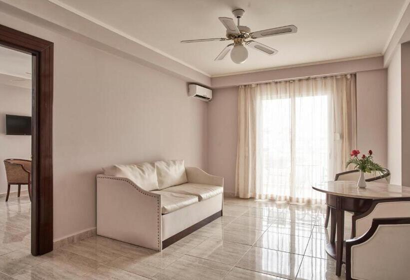 سوئیت جونیور با چشم‌انداز باغ, Sandy Beach Resort