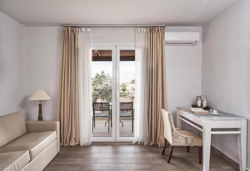 اتاق خانوادگی با چشم‌انداز باغ, Sandy Beach Resort