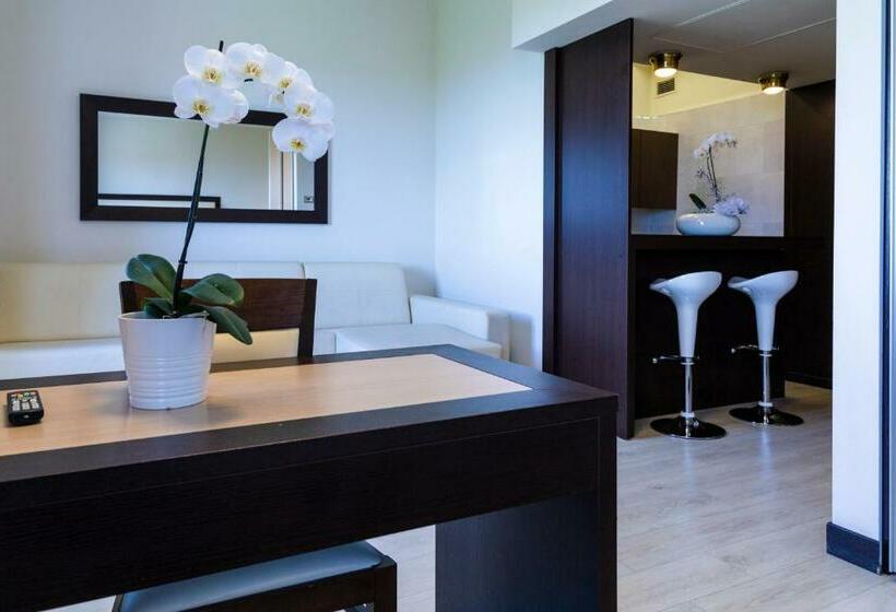 سوییت جونیور, Suite Hotel Elite