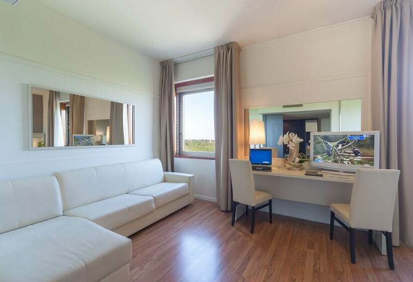 سوییت جونیور, Suite Hotel Elite