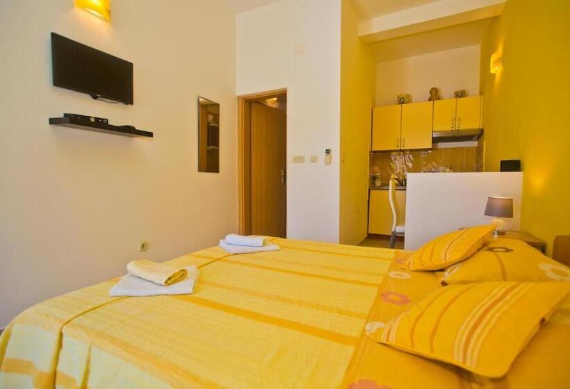 استودیو استاندارد با چشم‌انداز باغ, Apartments Softic
