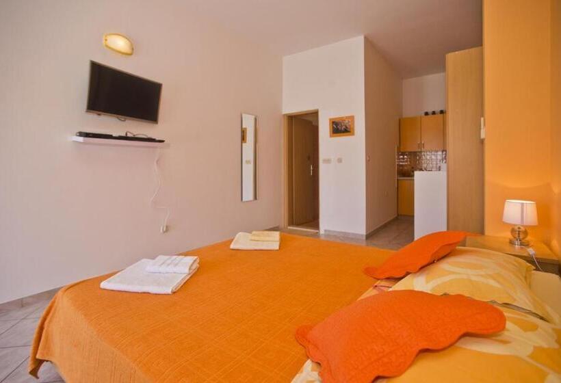 استودیو استاندارد با چشم‌انداز باغ, Apartments Softic