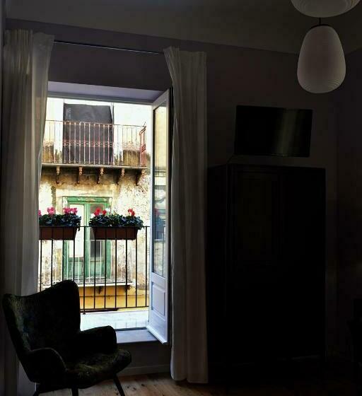 اتاق سوپریور با تخت بزرگ, Palazzo Gioffrè