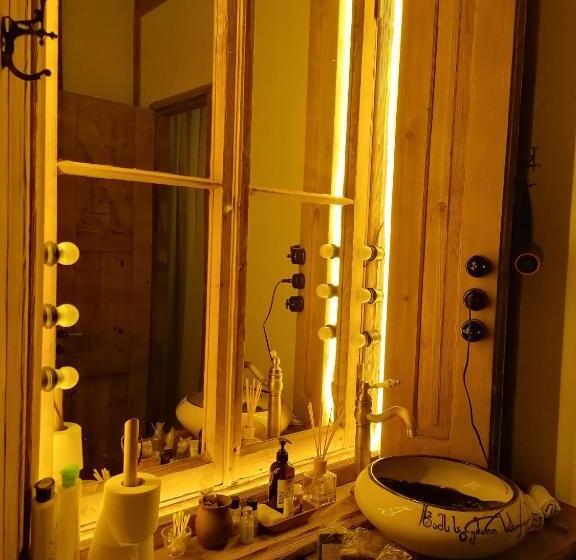 اتاق لوکس, Majestic Historic Apartment