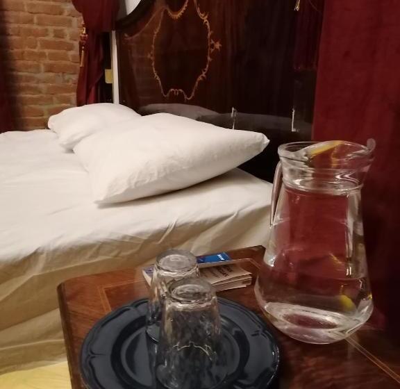 اتاق لوکس, Majestic Historic Apartment