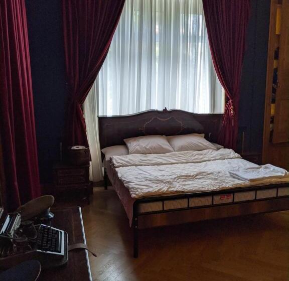 اتاق لوکس, Majestic Historic Apartment