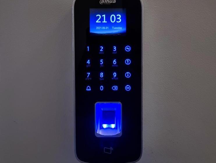 اتاق لوکس, Civico 33