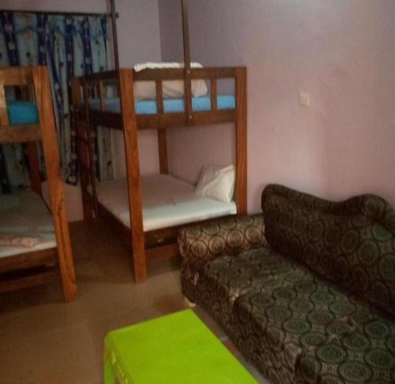 اتاق استاندارد چهار تخته, Kicec Bar And Guest House Airport