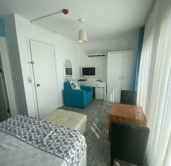 اتاق استاندارد با تخت بزرگ, Larimar Hotel Cesme