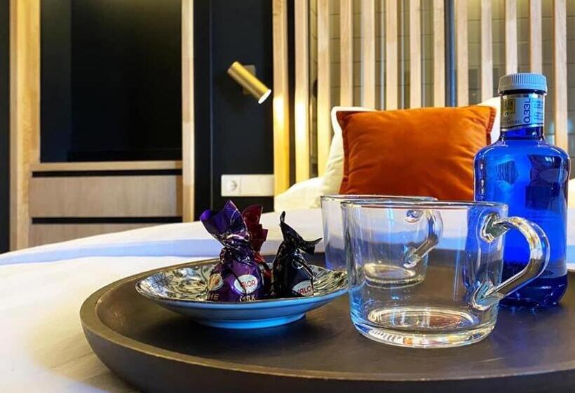 اتاق سوپریور با تخت بزرگ, Pou By Seaward Suites Only Adults