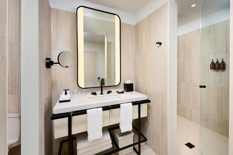 استودیو استاندارد با تخت کینگ, The Pearle Hotel & Spa, Autograph Collection