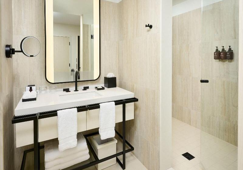 استودیوی استاندارد با تخت دو نفره بزرگ, The Pearle Hotel & Spa, Autograph Collection