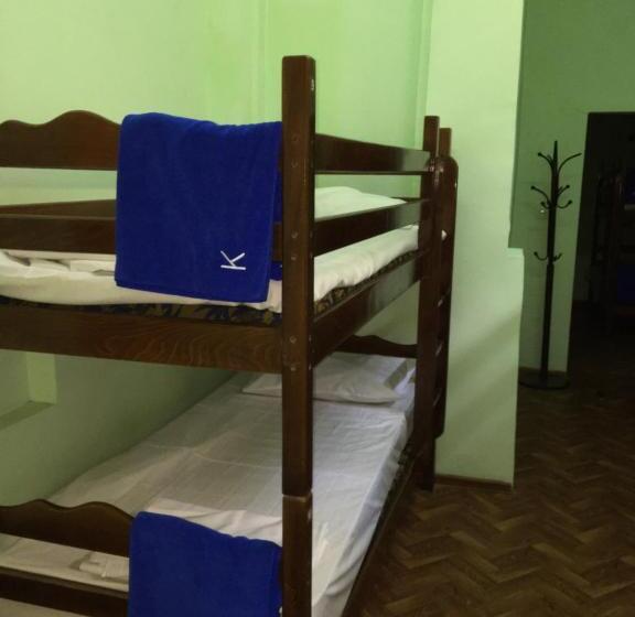 تختخواب در اتاق مشترک, Kataryn Hostel
