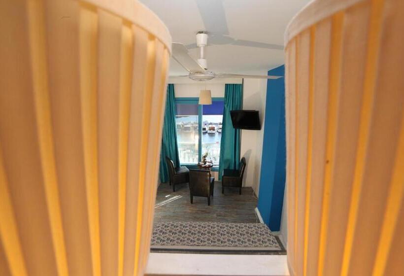 Triple Room Sea View, Larimar Hotel Cesme