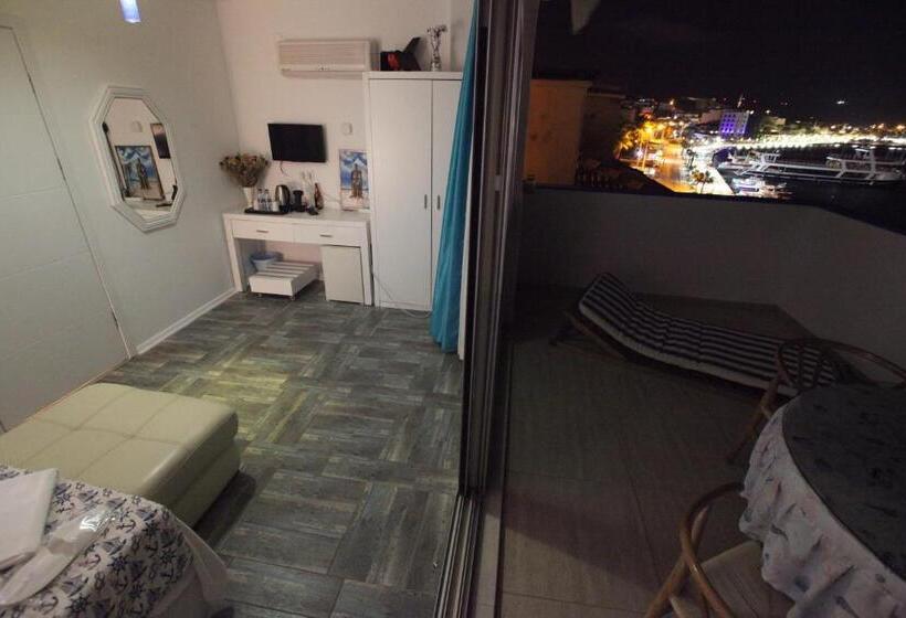 اتاق استاندارد با بالکن و چشم‌انداز دریا, Larimar Hotel Cesme