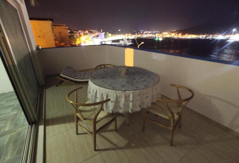 اتاق استاندارد با بالکن و چشم‌انداز دریا, Larimar Hotel Cesme