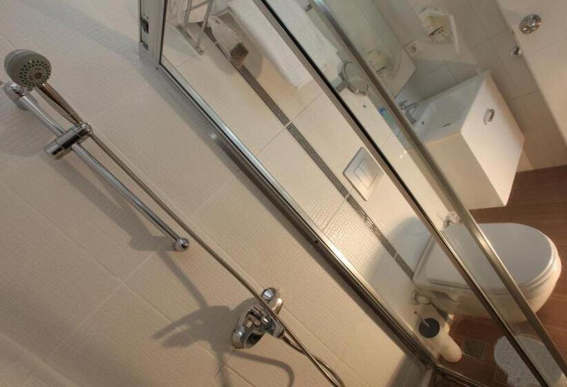 اتاق استاندارد با بالکن و چشم‌انداز دریا, Larimar Hotel Cesme