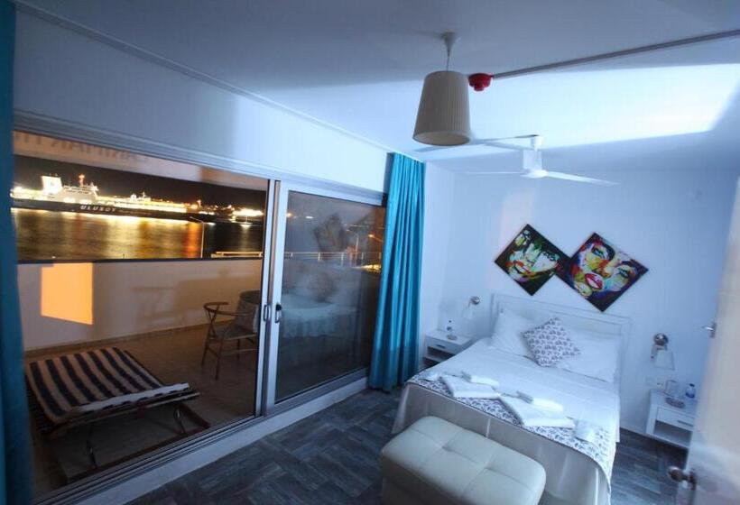 اتاق استاندارد با بالکن و چشم‌انداز دریا, Larimar Hotel Cesme