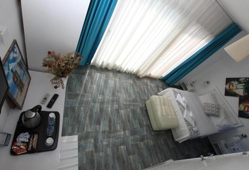 اتاق استاندارد با بالکن و چشم‌انداز دریا, Larimar Hotel Cesme