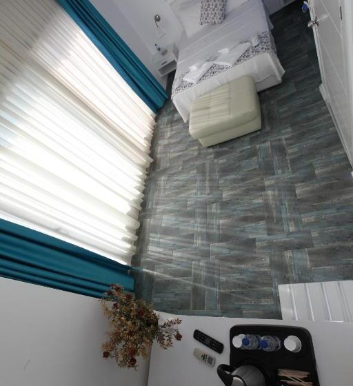 اتاق استاندارد با بالکن و چشم‌انداز دریا, Larimar Hotel Cesme