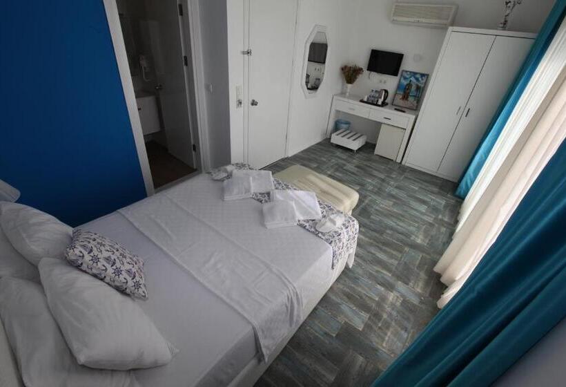 اتاق استاندارد با بالکن و چشم‌انداز دریا, Larimar Hotel Cesme