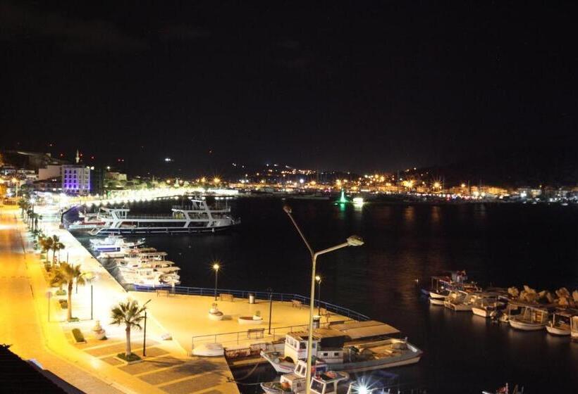 اتاق استاندارد با بالکن و چشم‌انداز دریا, Larimar Hotel Cesme