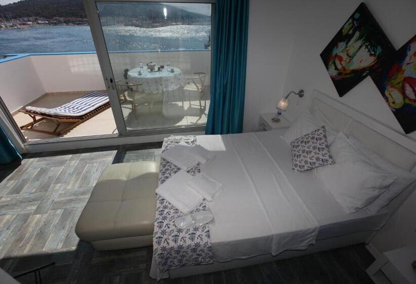 اتاق استاندارد با بالکن و چشم‌انداز دریا, Larimar Hotel Cesme