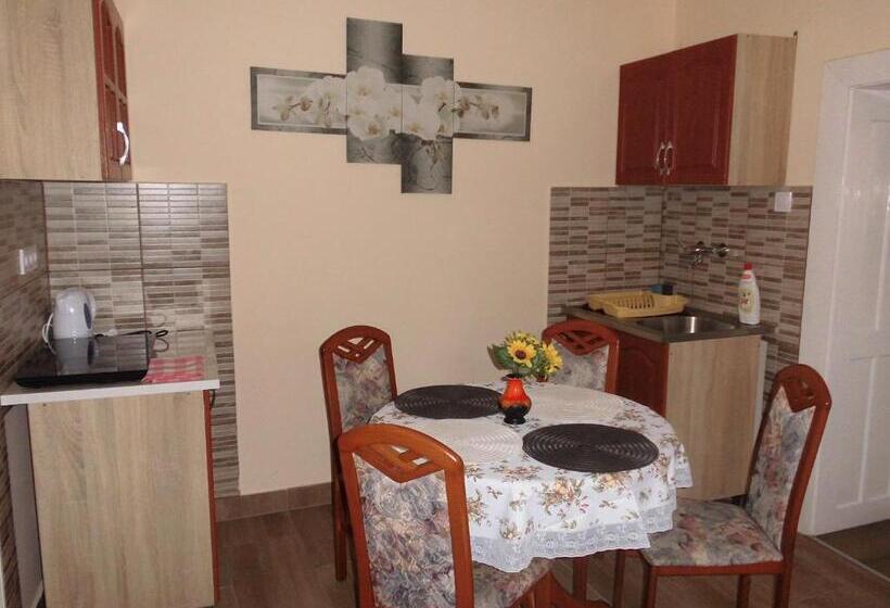 اتاق کلاسیک چهارنفره, Szieszta Vendégház