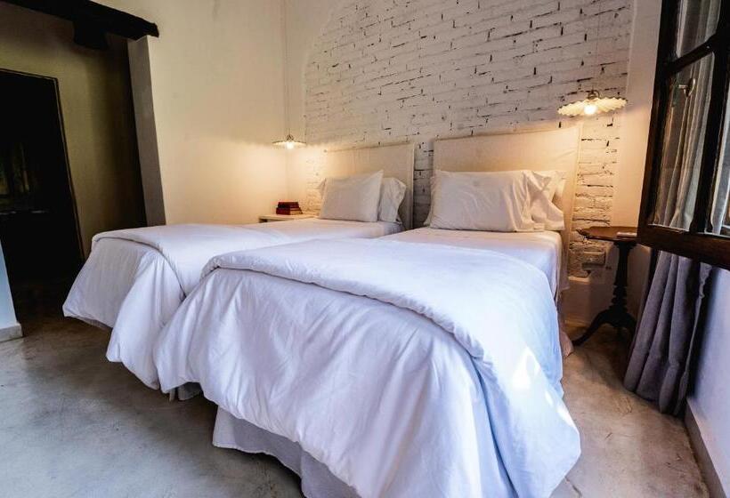 کلبه ییلاقی, Scratch House Hotel Boutique