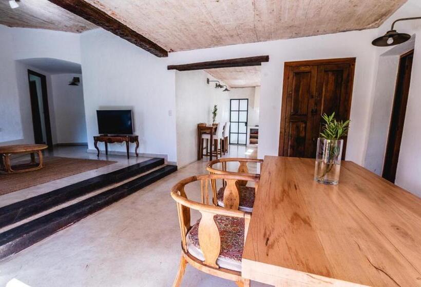 کلبه ییلاقی, Scratch House Hotel Boutique