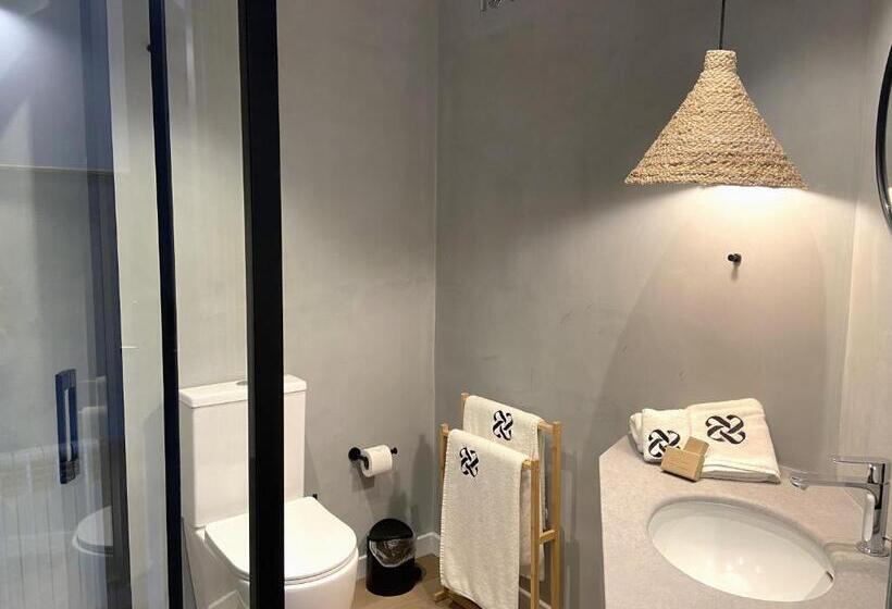 اتاق استاندارد چهارنفره با بالکن, Calendula Hotel & Apartaments