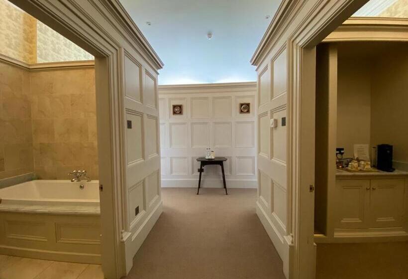 سوییت, Rossington Hall